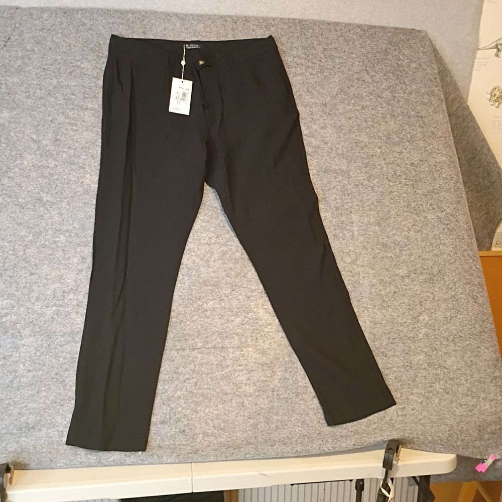 RNT23 Ron Tomson Black Technical Pants NWT XXL 2567 40x30. Condition is New